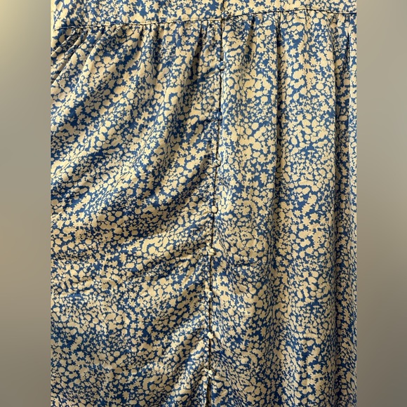 SOLD. Beautiful Light Blue with white flowers dress. Puffed sleeves. - Picture 4 of 7